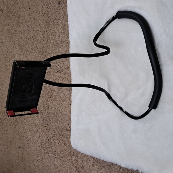 Hands Free Neck Phone Holder - Picture 6 of 9